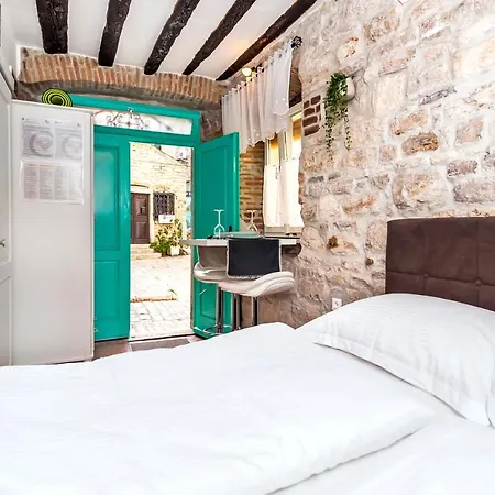 Volta L Apartment *