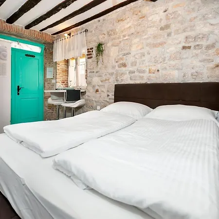 Volta L Apartment *