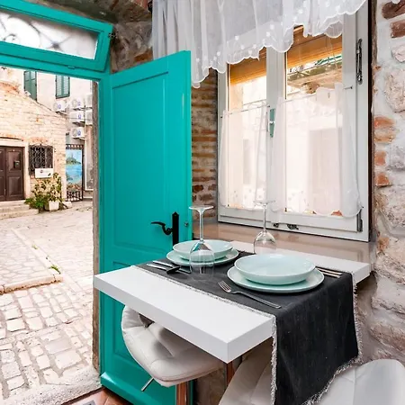 Volta L Apartment *